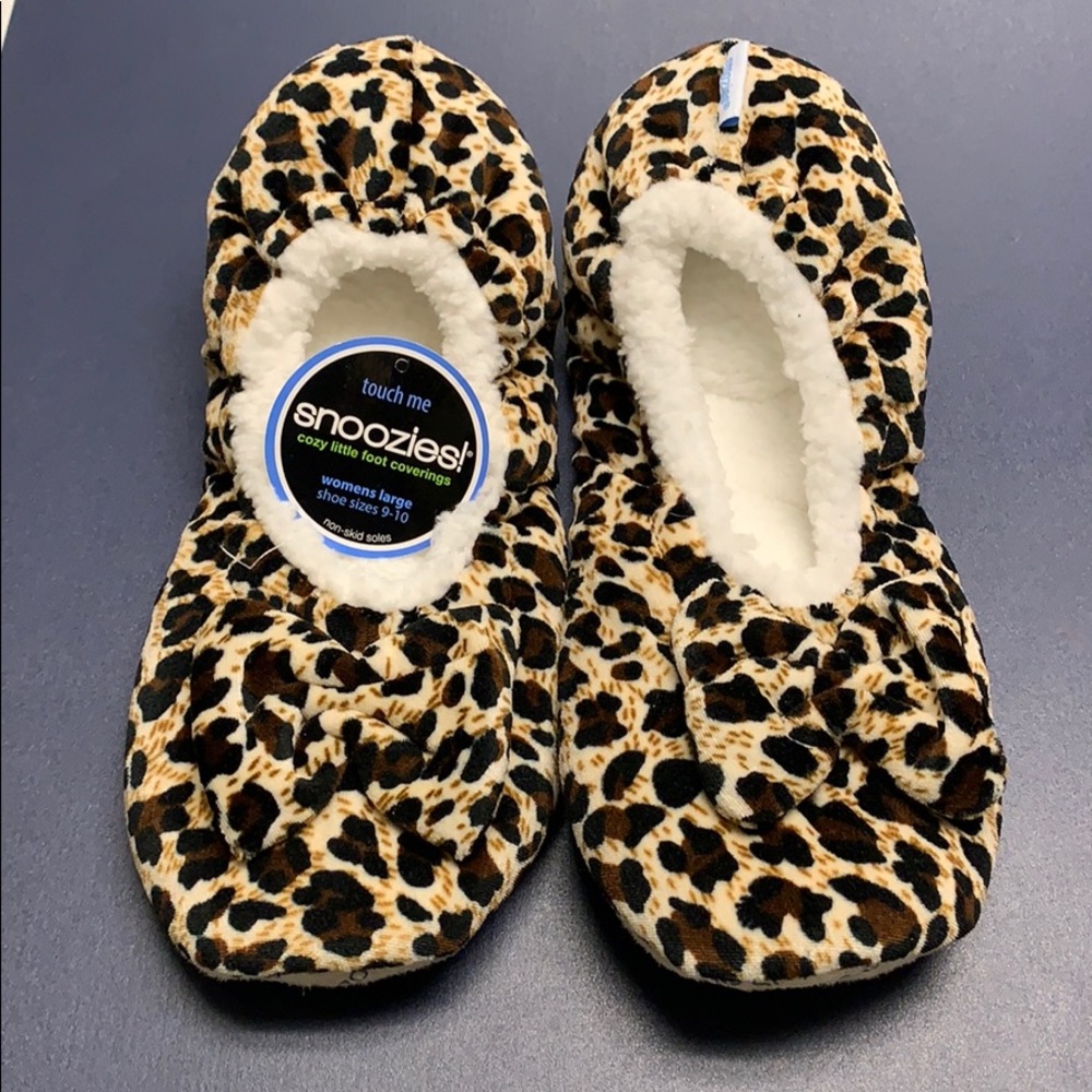 Snoozies slippers. Leopard print. Size L 9-10